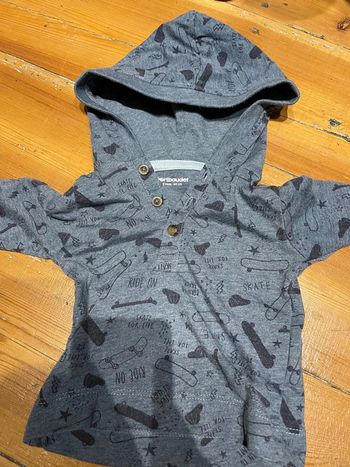 T-shirt à capuche 3 mois