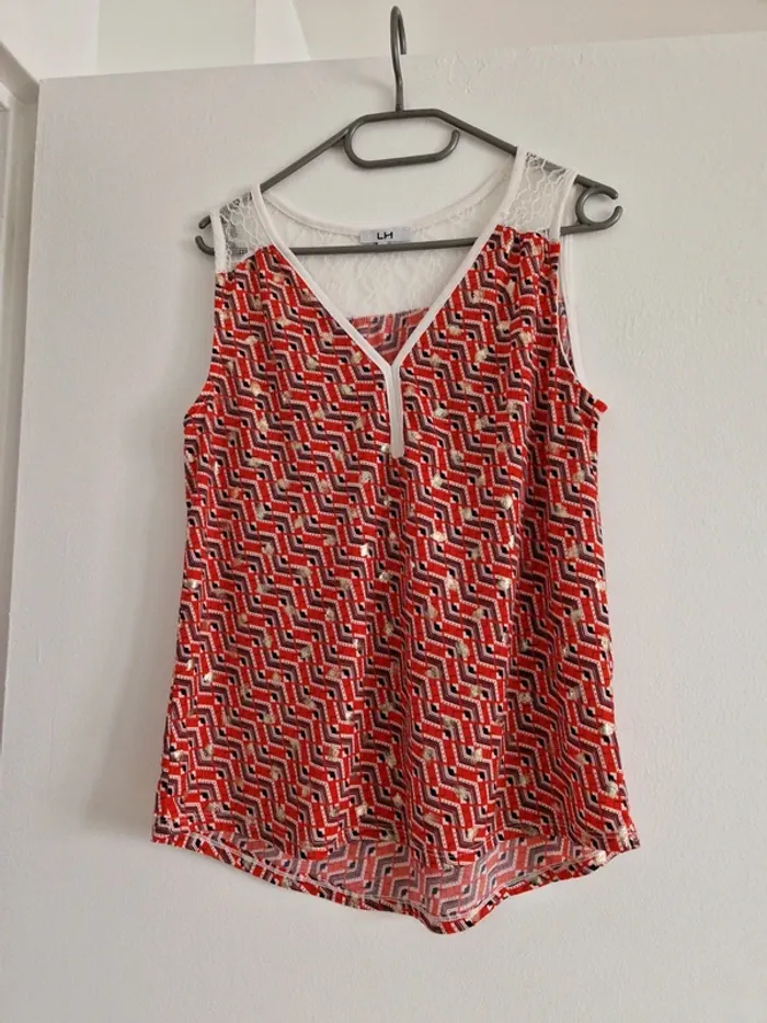 Blouse manches courtes rouge avec motifs