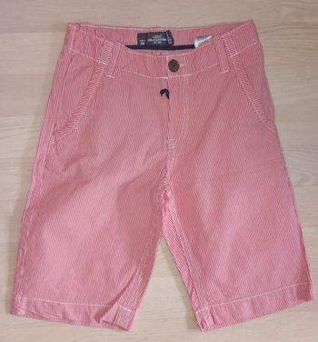Bermuda à fines rayures rouges LOGG 
T. 9-10 ans