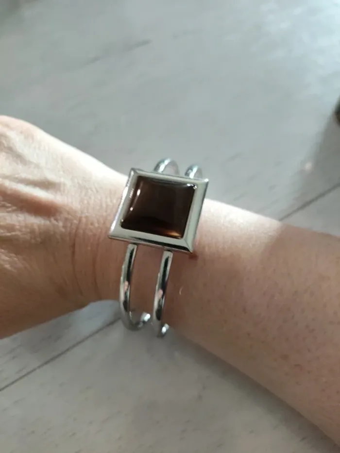 Bracelet rigide argenté avec cadran carré marron - photo numéro 4