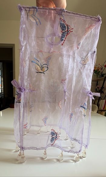 Abat-jour plafonnier lila voilage léger avec perles décoratives