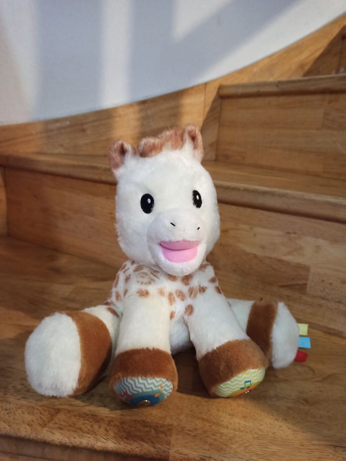 Peluche Sophie la girafe Touch and music