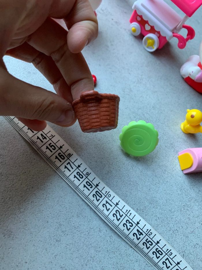 Lot jouet hello kitty marchande avec terrasse sucette figurine arbre panier etc - photo numéro 6