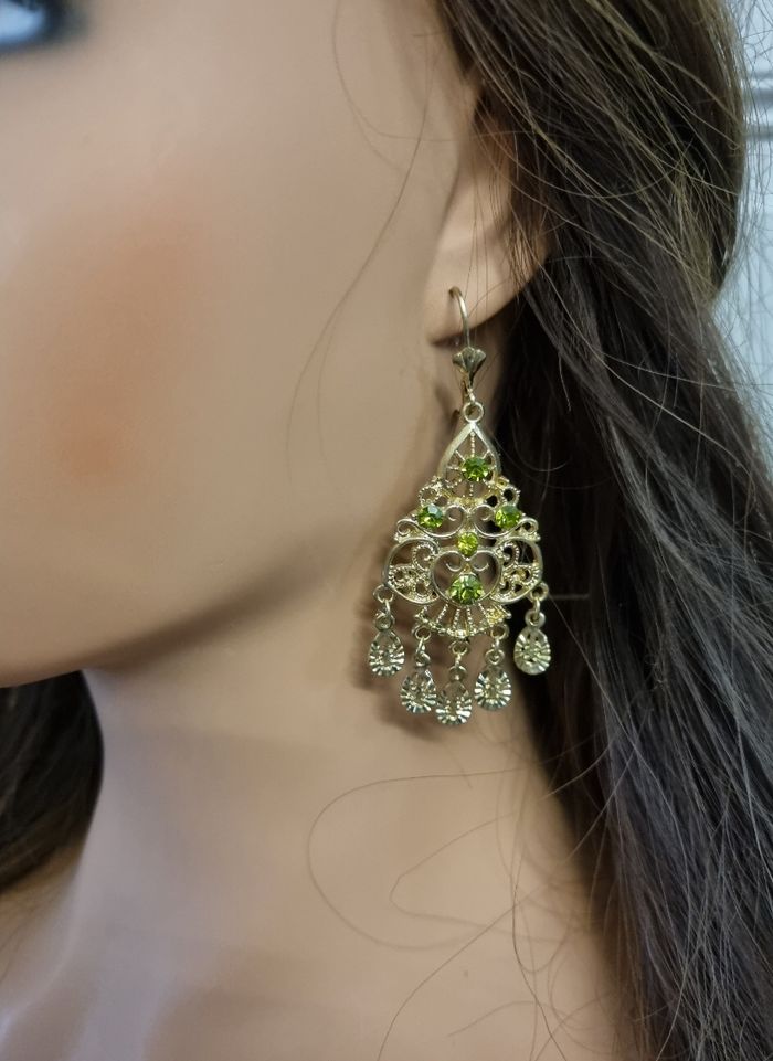 Boucles d'oreilles oriental doré pendante motifs filigrané et pierre verte - photo numéro 3