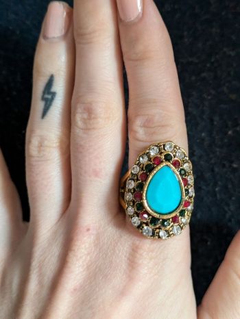 Bague fantaisie avec des strass