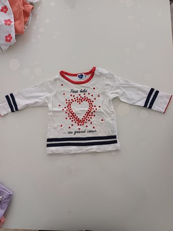 Tee-shirt neuf taille 9 mois