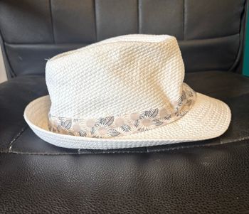 Chapeau blanc motif bleu & gris – Du Pareil au Même – 6/8 ans – TBE