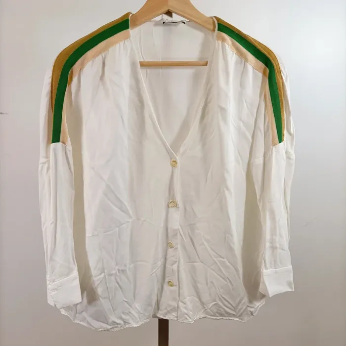 Chemise Sandro blanche détails épaules rayées vert doré viscose T.42 A1517