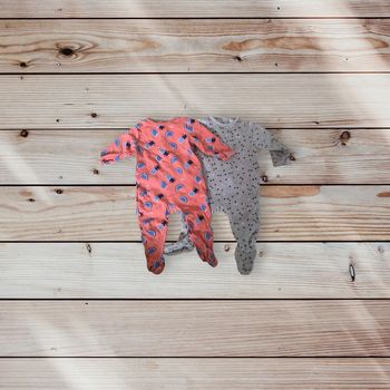 Lot 2 pyjamas 1 pièce bébé 6 mois – Orange & Marron