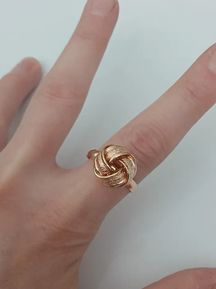 Bague dorée en acier inoxydable – design nœud tendance - photo numéro 4
