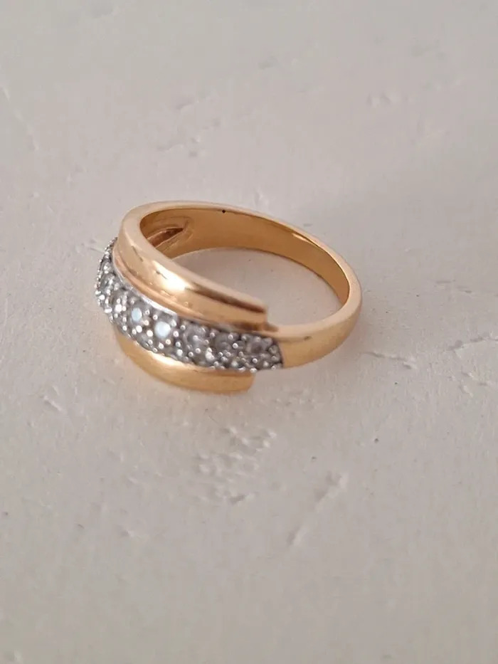💥 Superbe bague en or et pierres scintillantes - photo numéro 2