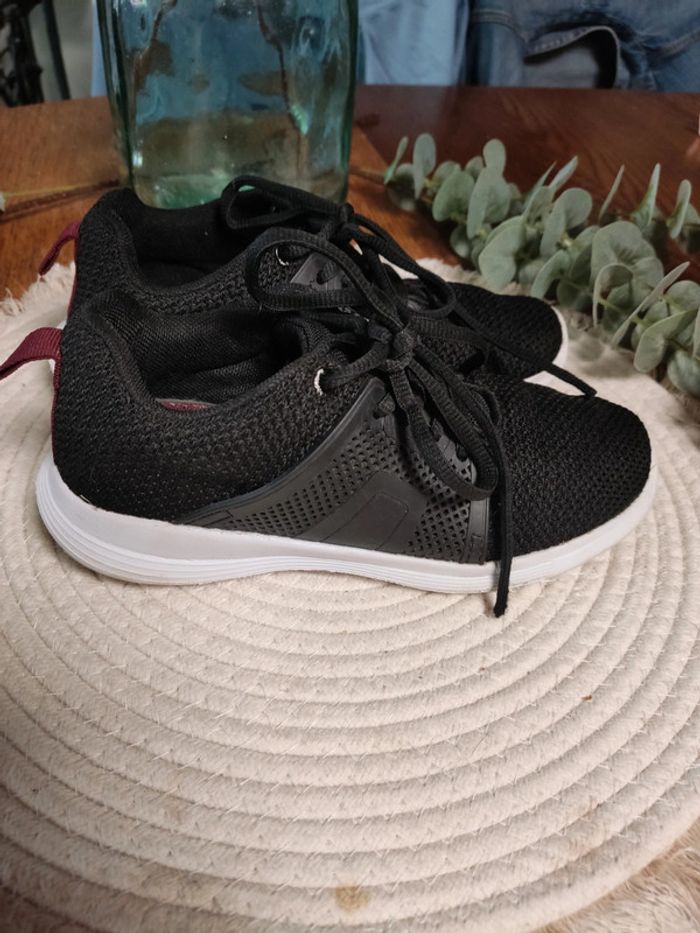 🌼baskets noires à lacets taille 33 Tex🌼 - photo numéro 2