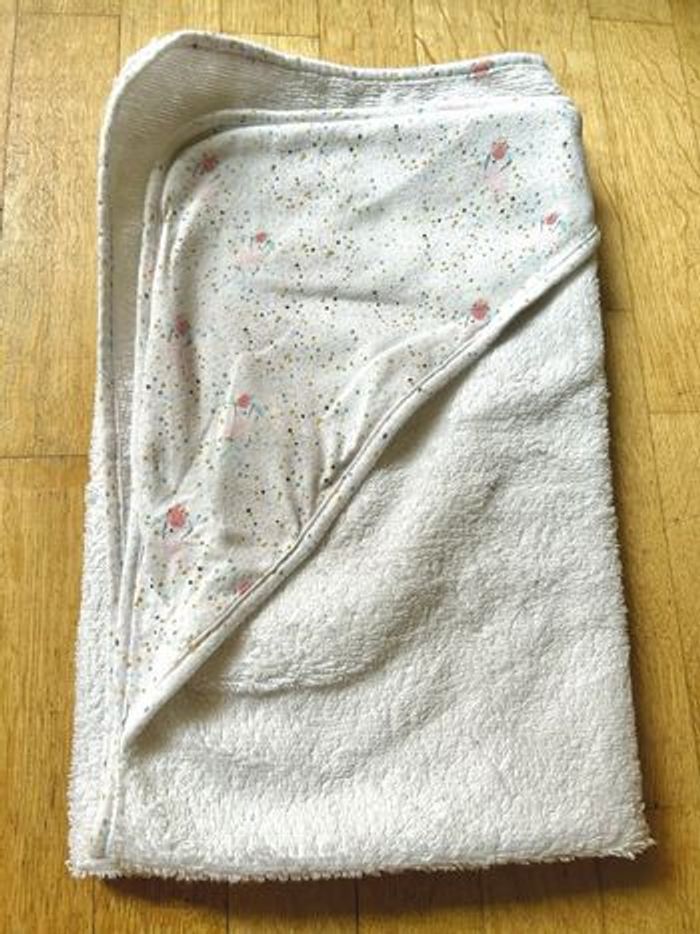 Sortie de bain à capuche Kiabi - Motifs Fleurs & Confettis - photo numéro 3
