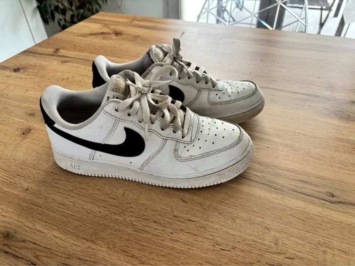 Baskets Nike air force one blanches et Virgile noire