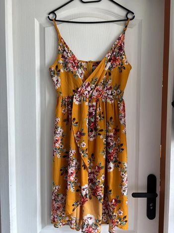 Robe fleurie jaune taille M + ceinture