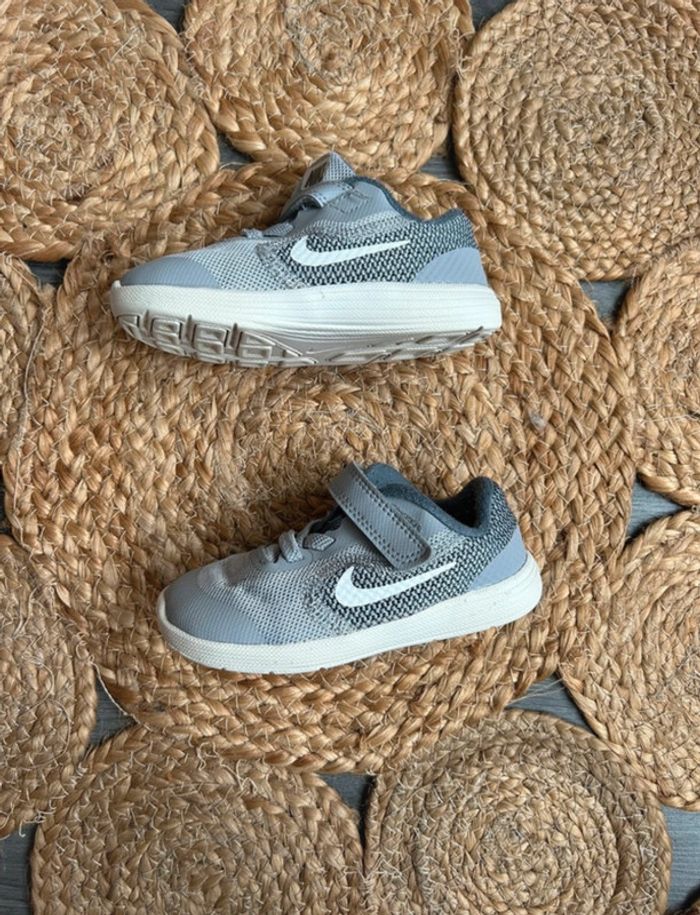 Baskets Nike pointure 23.5 - photo numéro 3