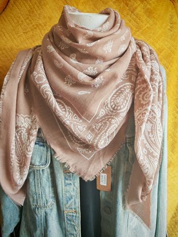 Carré Motif bandana - Beige Rosé 