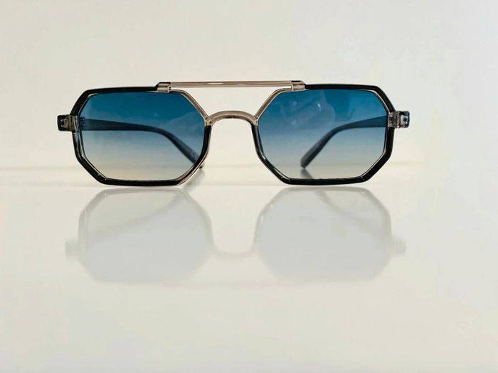 Lunette de soleil grise mixte verres bleus dégradés taille small uvprotection catégorie 2 - photo numéro 2