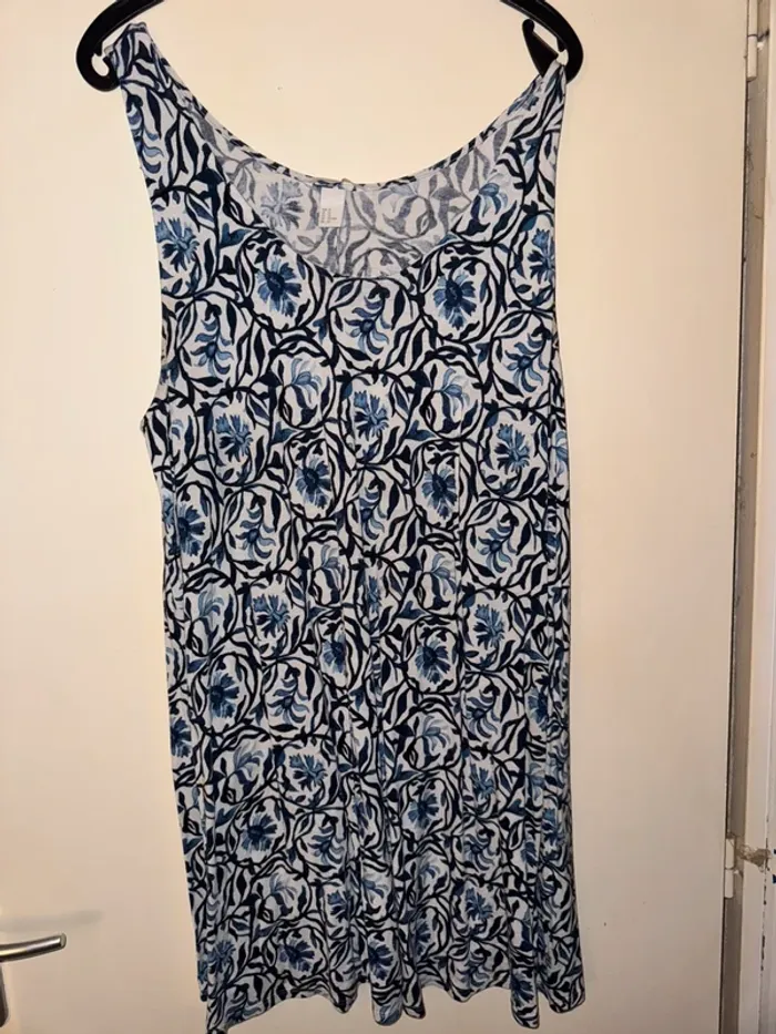 Robe blanche et bleue, marque H&M, taille XL