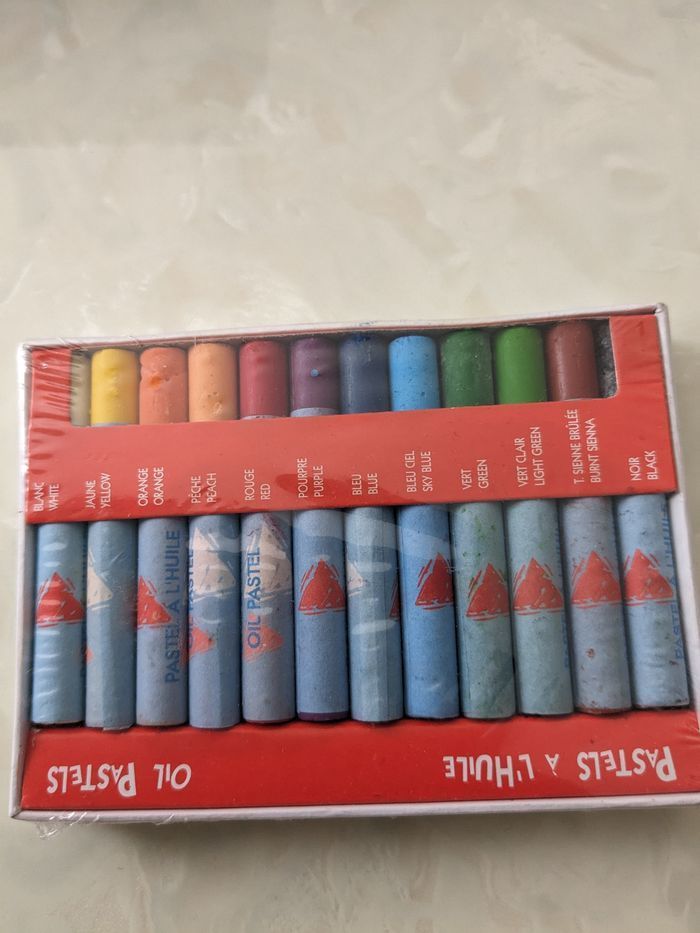 Boite de pastels à l'huile différentes couleurs. - photo numéro 3