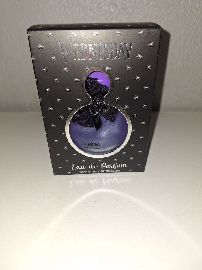 Parfum mercredi wednesday - photo numéro 2
