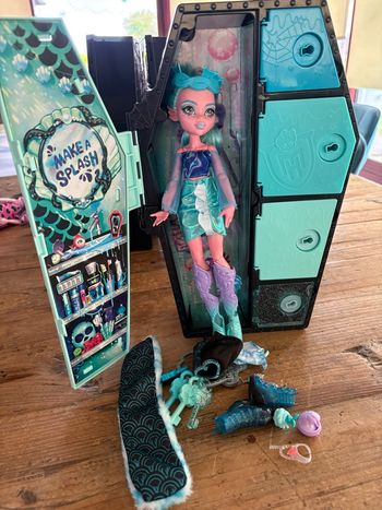 À vendre poupée monster high laguna 