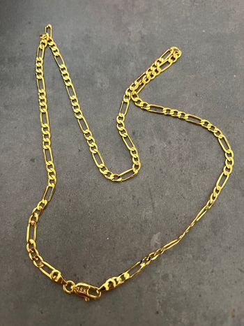 Une chaine  plaqué or 18 carat