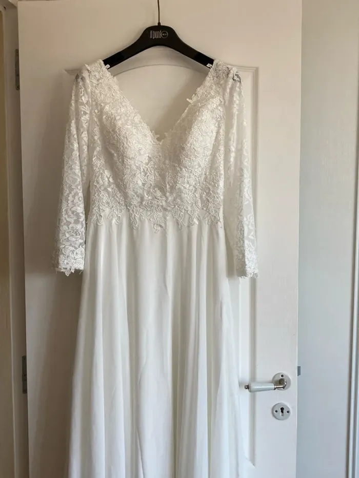 Très belle robe de mariée taille 38 neuve - photo numéro 2