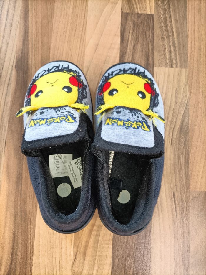 Chaussons Pokémon Pikachu 28 gris noir jaune - photo numéro 4