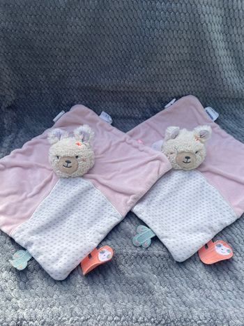 Doudou plat lama rose blanc Moris et Sacha Noukie’s