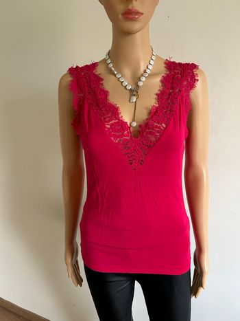 Haut rose neuf avec dentelle Morgan taille S