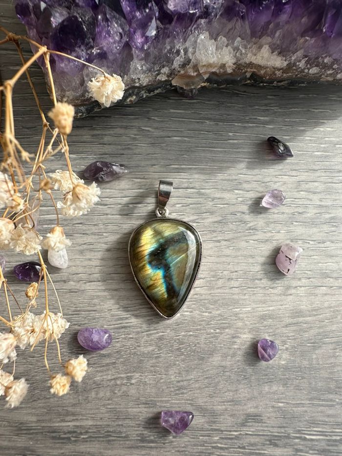 Pendentif en labradorite véritable de Madagascar – Pierre naturelle - photo numéro 2
