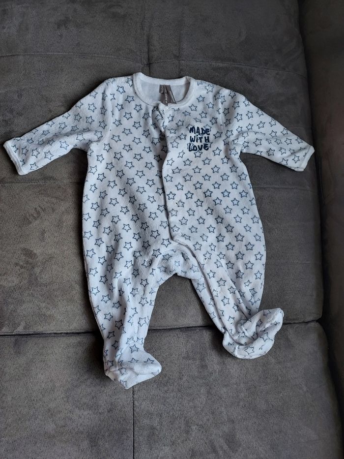 Pyjamas 1 mois - photo numéro 2