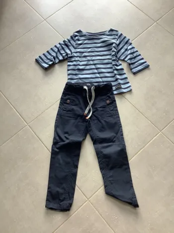 Ensemble Pantalon bleu marine + marinière