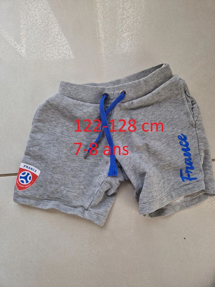 1 short 7-8 ans 122-128 cm gris marque jurassic WORLD