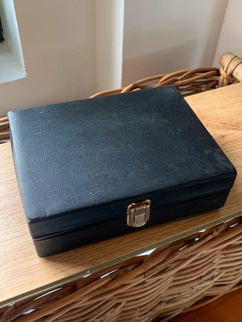 Boîte coffret noir intérieur rouge