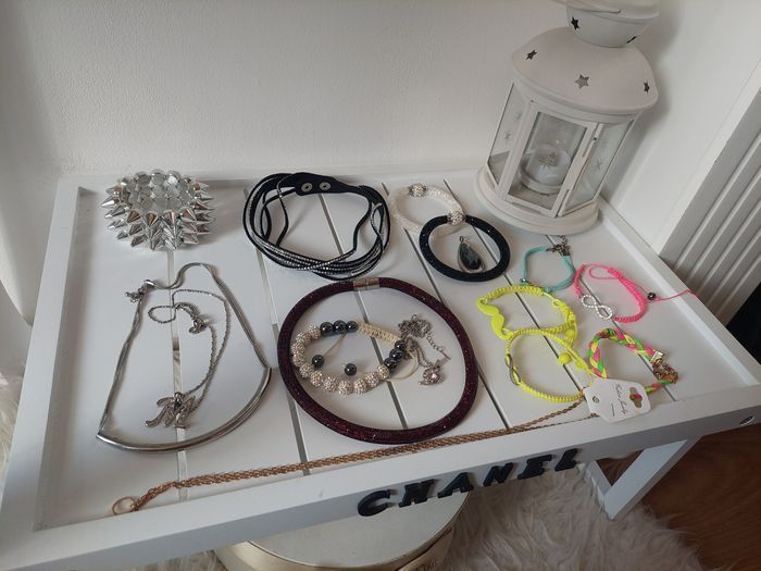 Gros lot bijoux + de 70 (boucles d'oreilles, bracelets, bagues, colliers) H&M Claire's Yves Rocher idéal lot revendeur 💍 - photo numéro 3