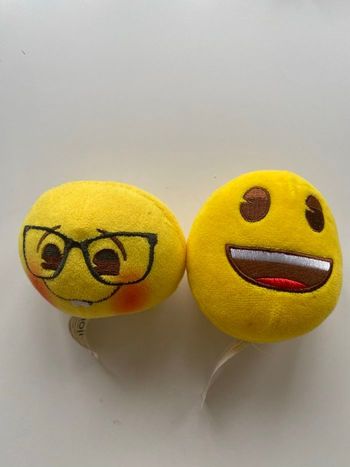 Lot 2 mini peluches Emojis