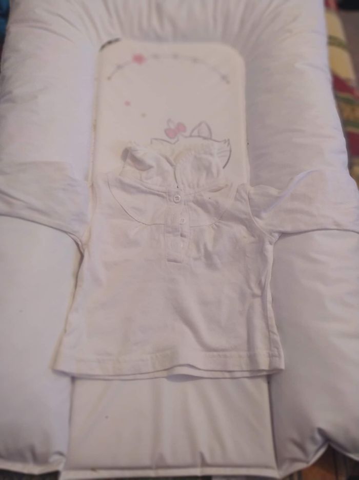 Il y a robe de 1 mois un pantalon de 3 mois et un de 1 mois et des body de 1 mois et 0 mois et un manteau de 1 mois - photo numéro 9