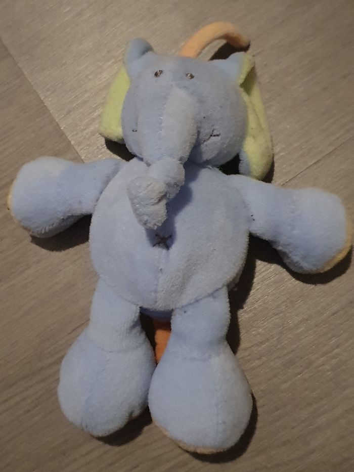 Petite peluche éléphant - photo numéro 2