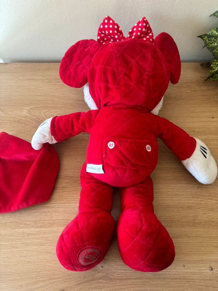 Superbe doudou Minnie en pyjama rouge mouchoir pois Disney store - photo numéro 3