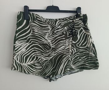 Jupe short vert kaki et crème. Primark. Taille L. Europe 42 / 44