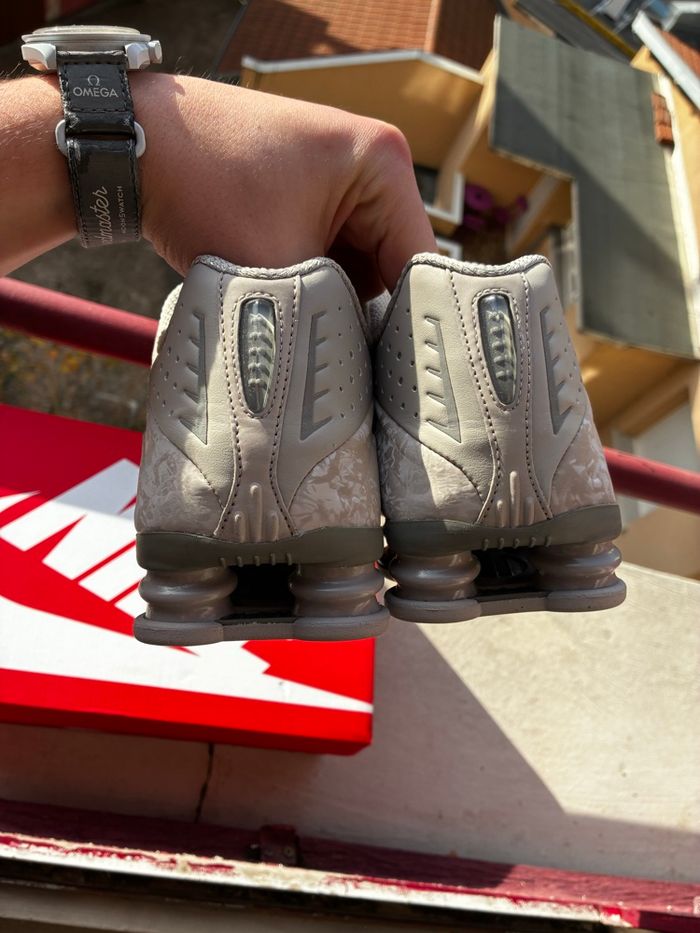 Nike Shox R4 College Grey/Flat Pewter - Taille 42 - Neuves - photo numéro 4