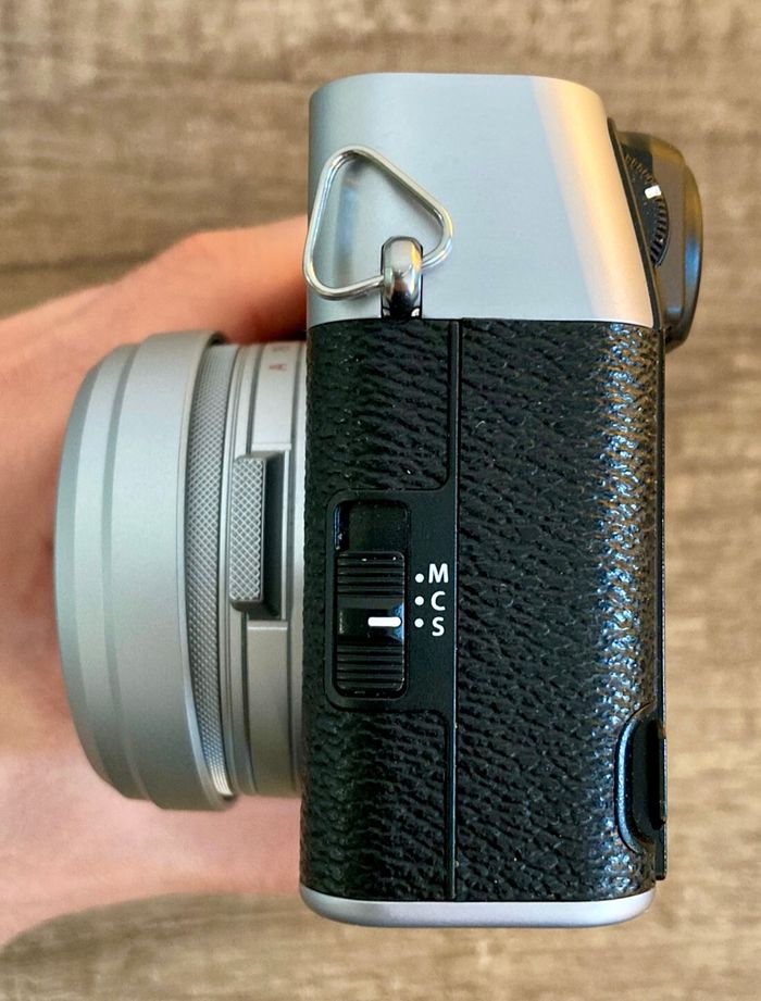 Fujifilm X-100 VI - Nombre d'obturateurs : 4 600 - Excellent état, mais DÉFAUT n° 366 - photo numéro 3