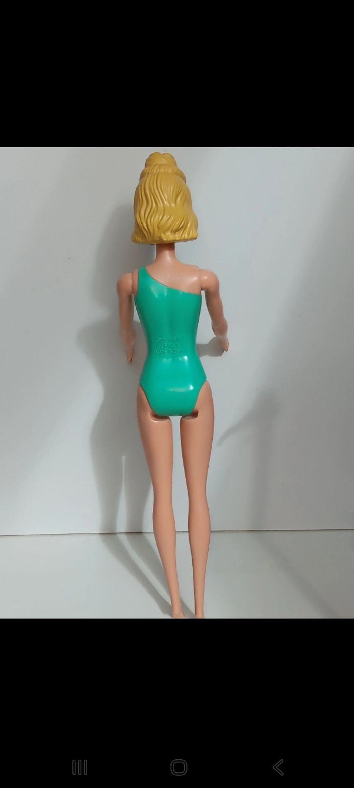 Poupée mattel barbie Color Reveal série été  7 vert claire gtl77
Poupée et ensemble compris - photo numéro 4