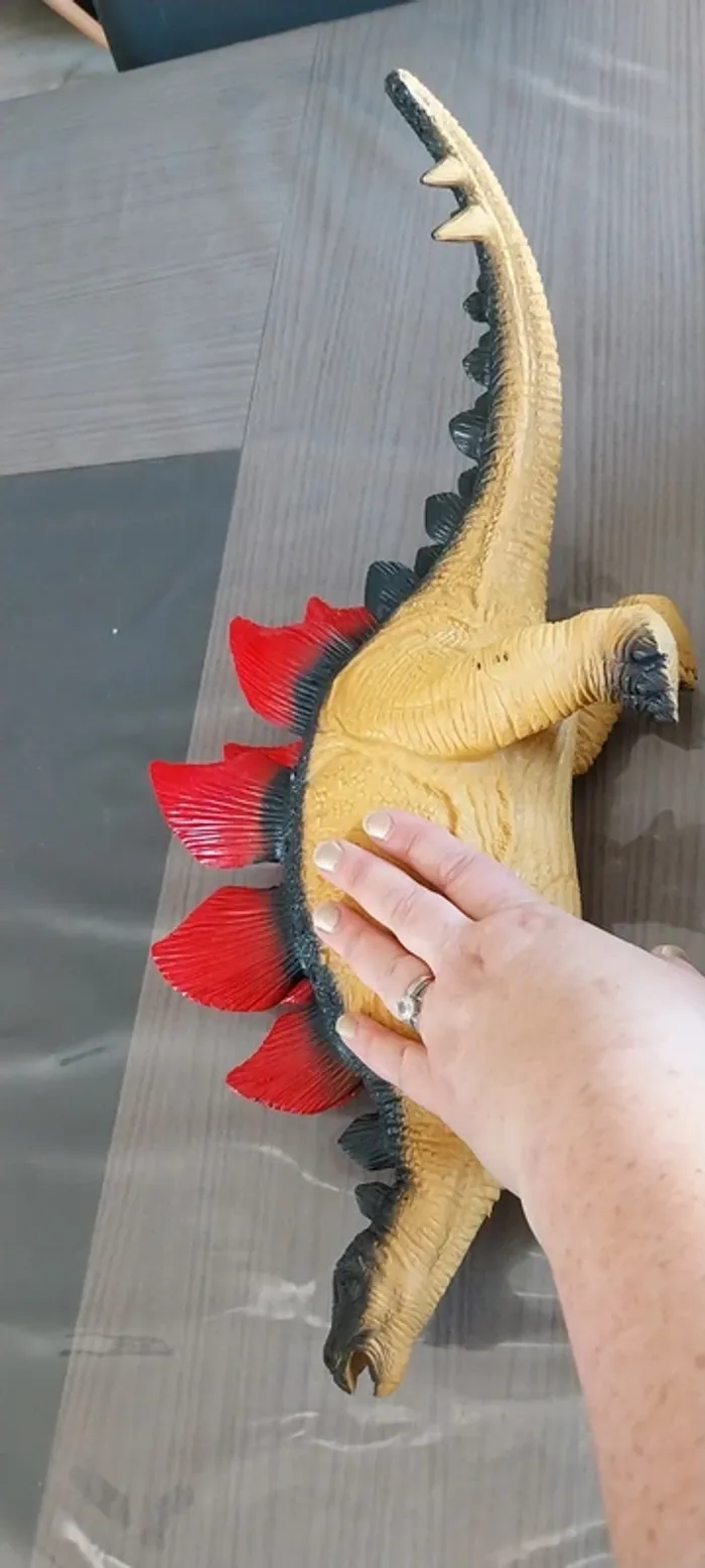 Dinosaure grand modèle en plastique.  Très bon état. - photo numéro 4