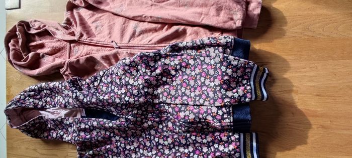 Sweats à capuche kiabi et lili Marelle 12 ans 10 euros les 2 - photo numéro 1