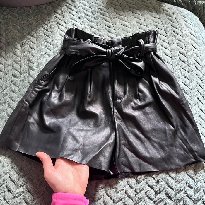 Short en cuir