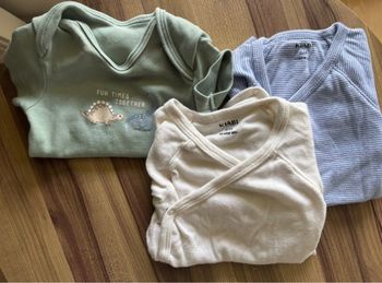 Lot de body et grenouillère 6 mois