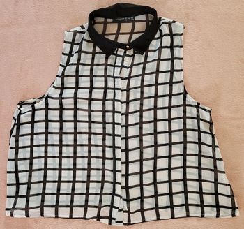 Petit haut transparent à carreaux